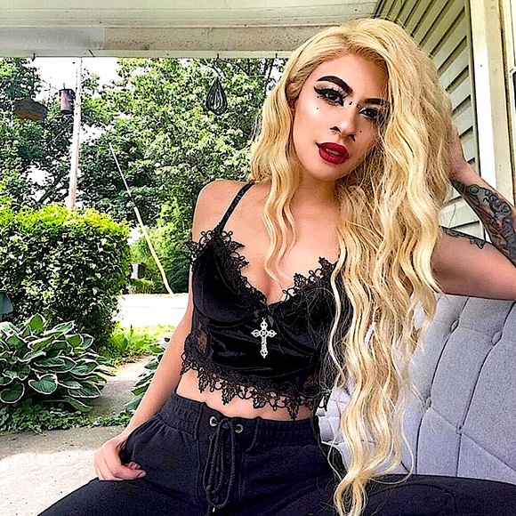 Black velvet cross lace trim crop top - Picture 5 of 16